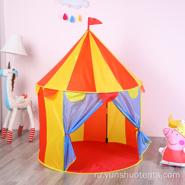 Настроить красочную игровую палатку для игры в радугу в помещении